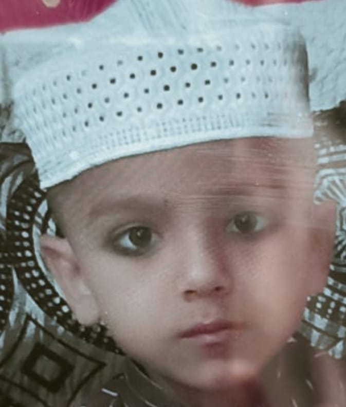 Child dies due to falling plaster, four people injured