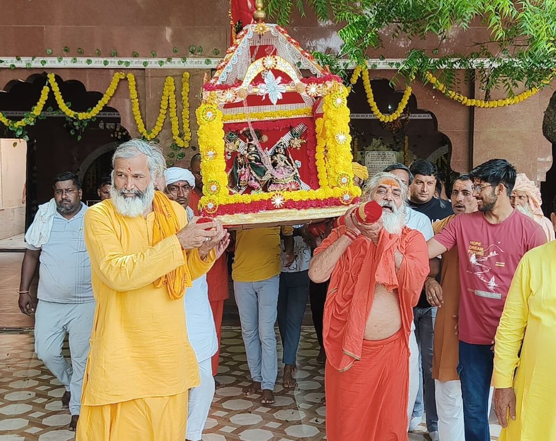 Shobha procession taken out in the city on Jaljhulani Ekadashi