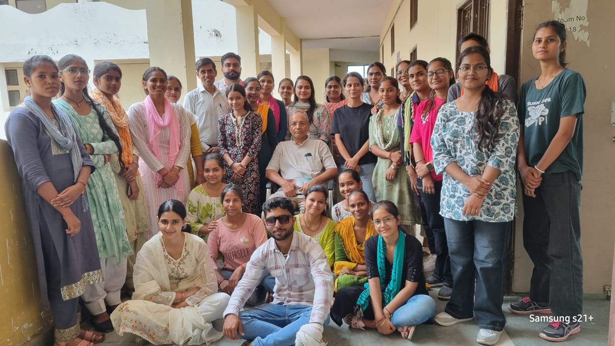 Respect Hindi by bringing it into practice: Prof. Subhash