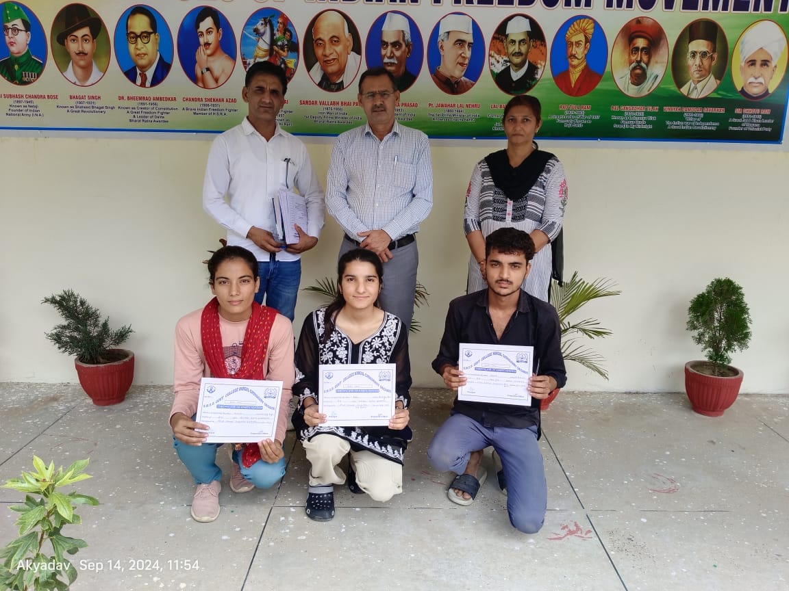 Nikita tops in essay competition, Palak comes second