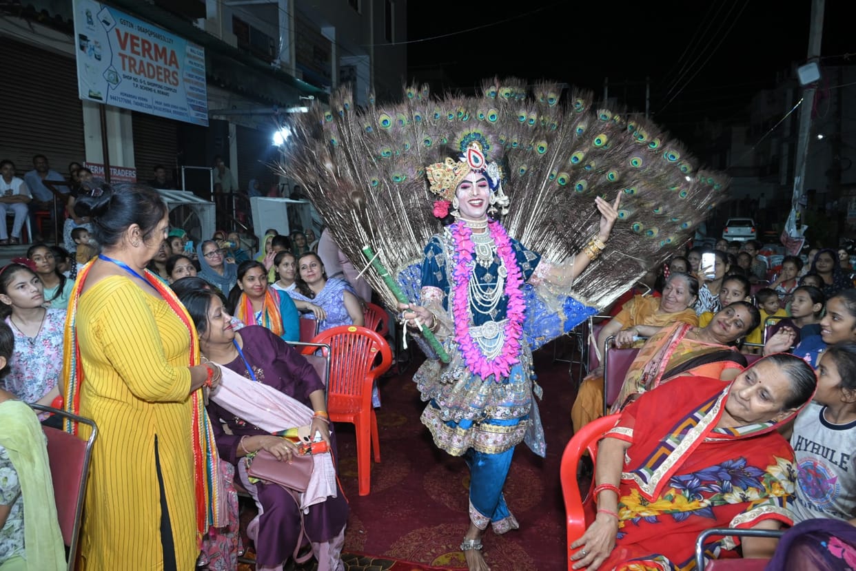 People danced after watching the dance dressed as Radha-Krishna