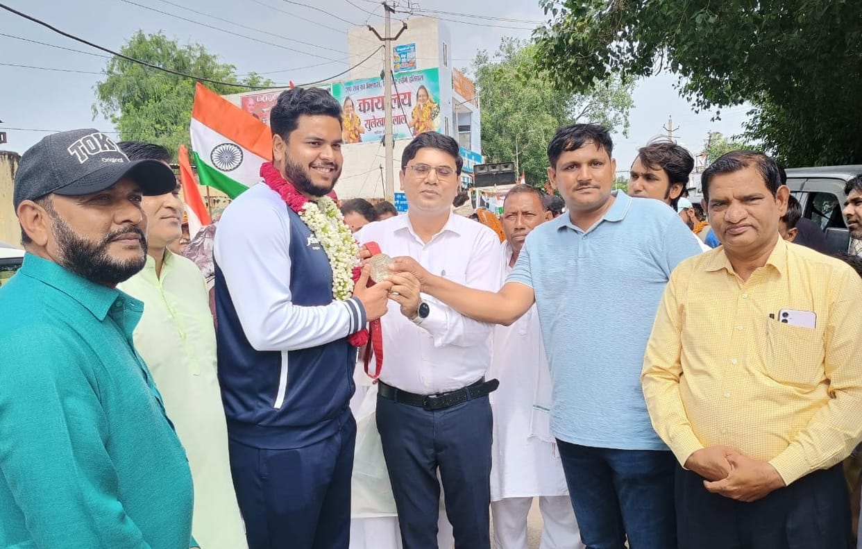 Yogesh Kathuniya returned after winning silver medal in Paralympics, welcomed