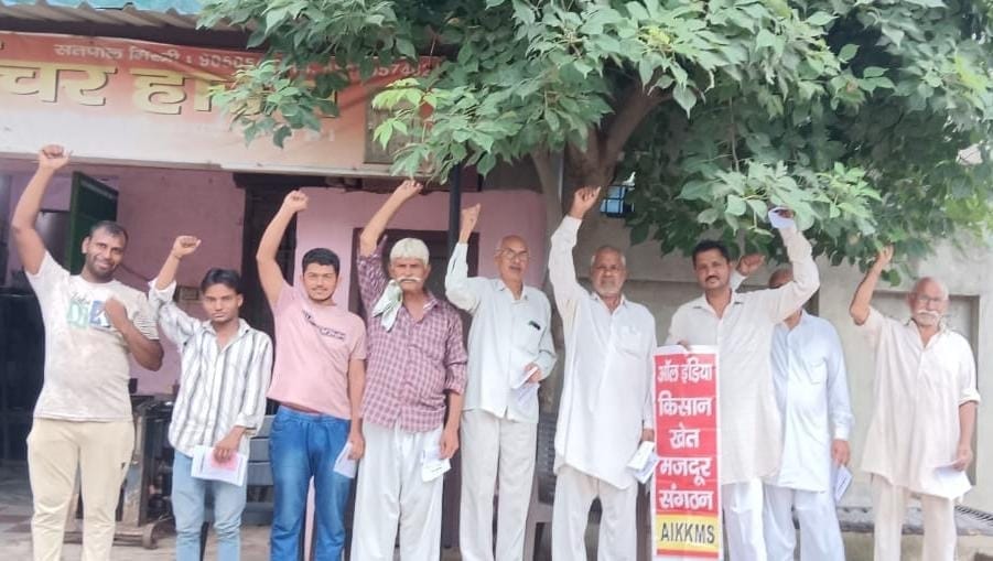 Organization workers invited farmers for the Mahapanchayat to be held in Delhi on 23rd.