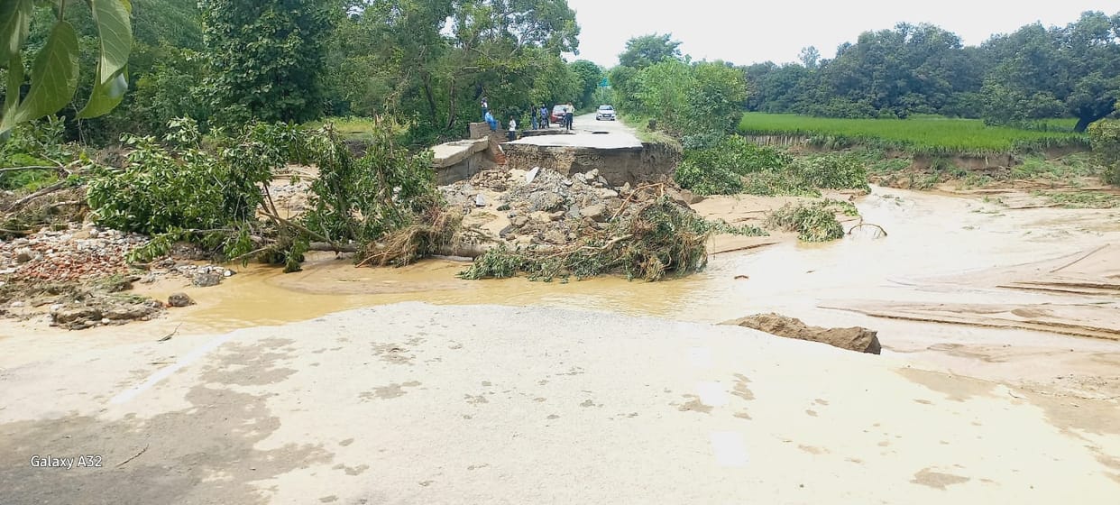 Sitarganj-Majhola connecting road cut off due to flood water