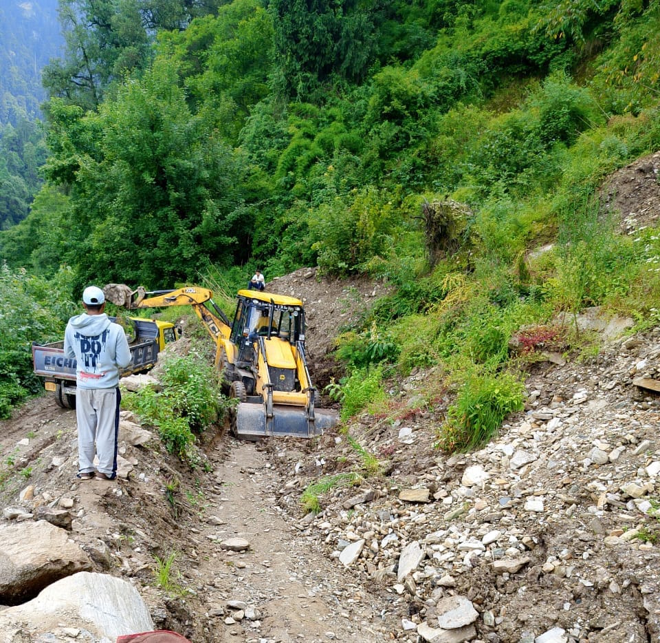 Bajwa road is in bad condition since last seven years, gardeners and villagers are worried