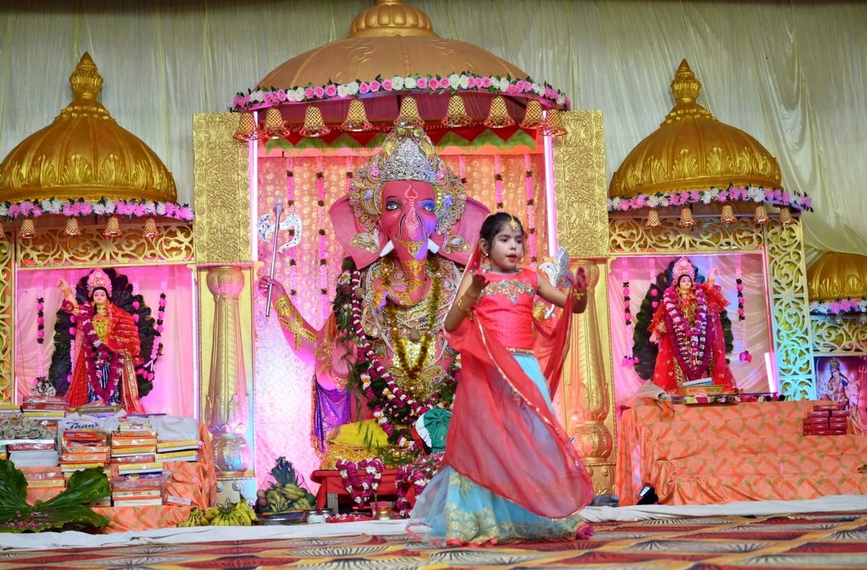 The pot was broken after taking out Ganesh Visarjan Yatra.
