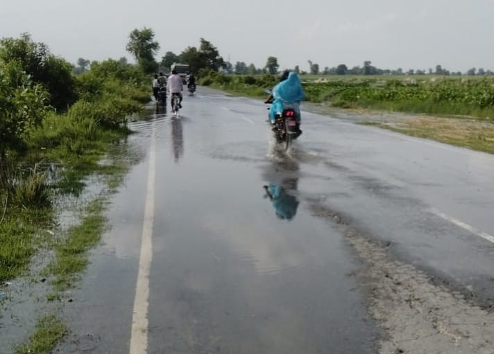 Traffic stopped, vehicles passing through slippery bridge at risk