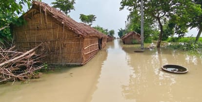 UP: Many districts of Awadh are in the grip of floods, rivers swelled due to heavy rains in Nepal, migration
