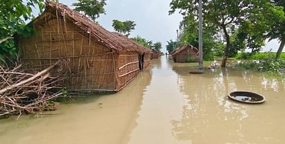 UP: Flood water entered more than 30 villages of Bahraich, people trapped on rooftops, Saryu is cutting