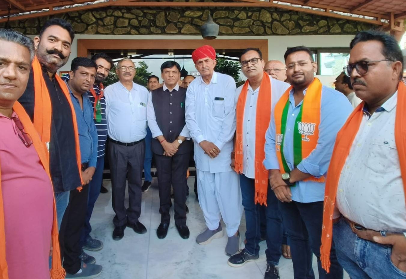 खेल मंत्री मनसुख मांडविया के आबूरोड पहुंचने पर