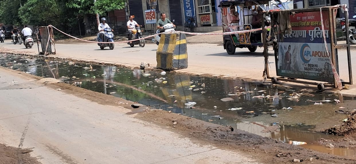 Waterlogging at many places in the city, danger of dengue increased