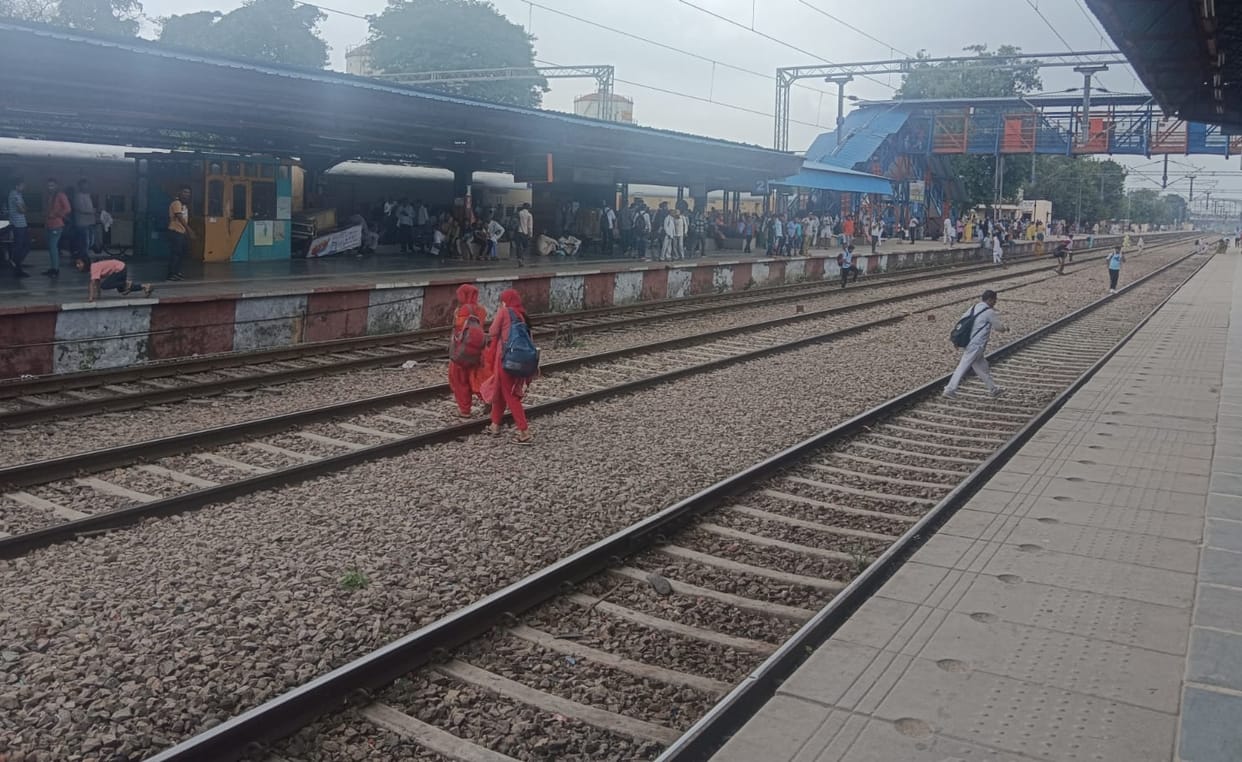 Railways will install facing on the track to prevent accidents