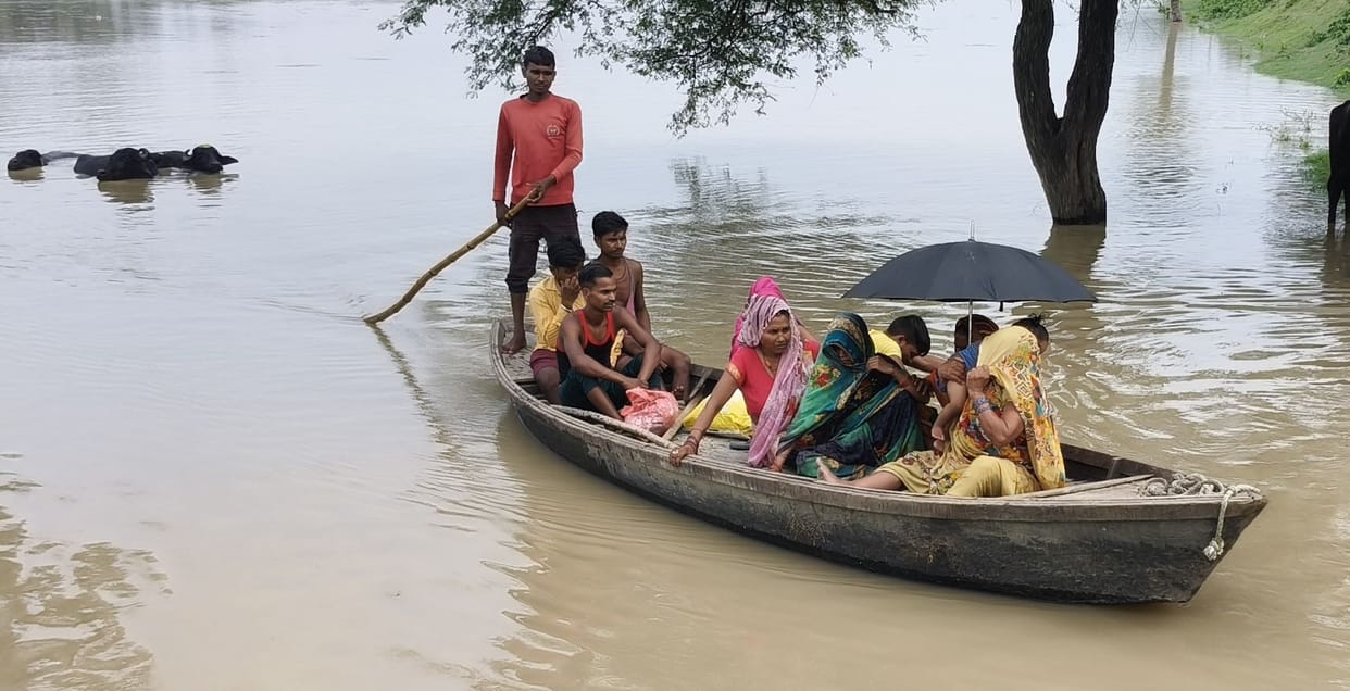 Woman taken by boat for one kilometer for delivery