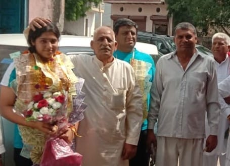 Anisha Dahiya was welcomed after returning after winning the gold medal
