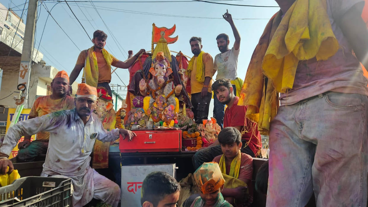 Devotees of Ratia performed Ganesh Visarjan