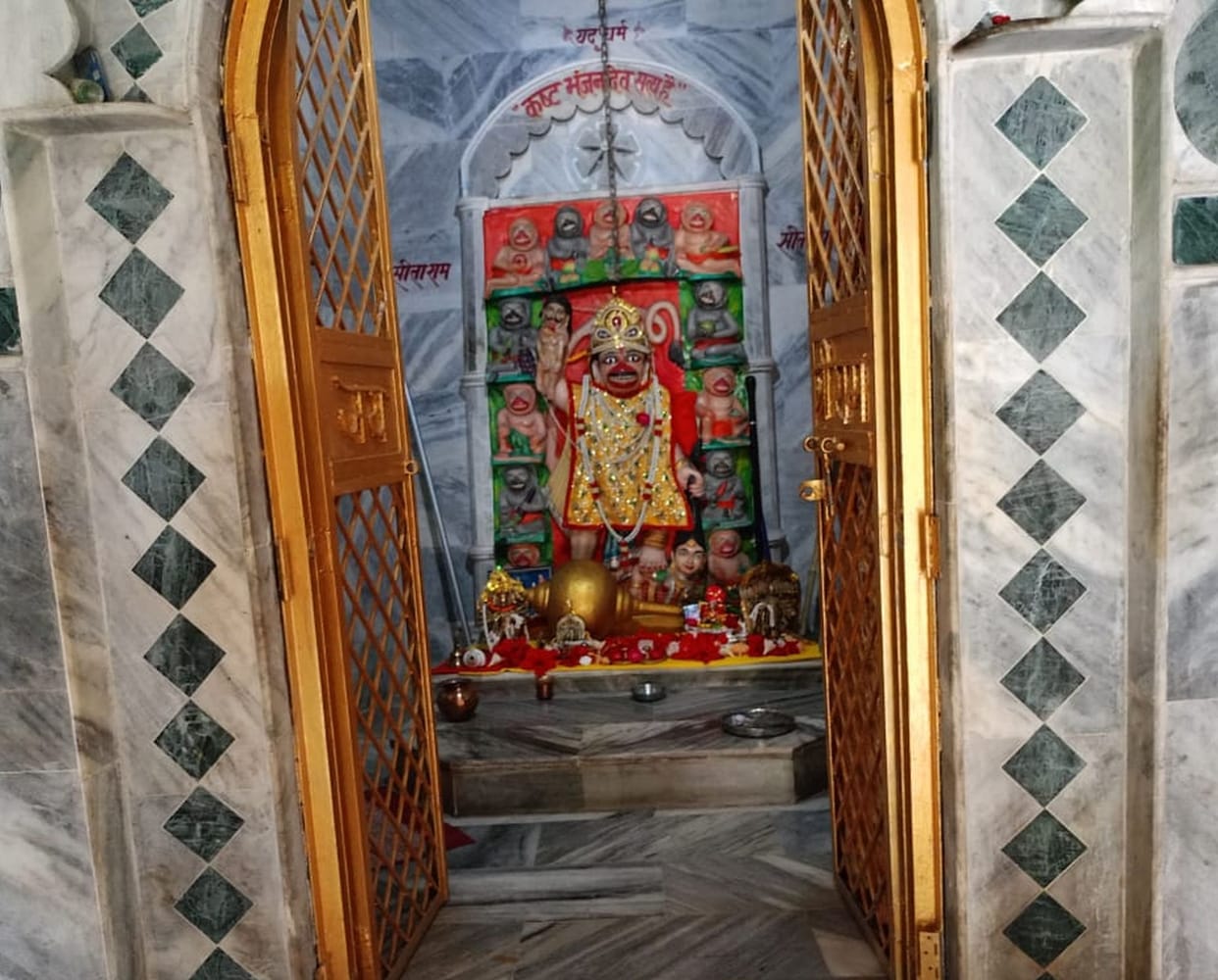Silver umbrella stolen from Kashtbhanjan temple