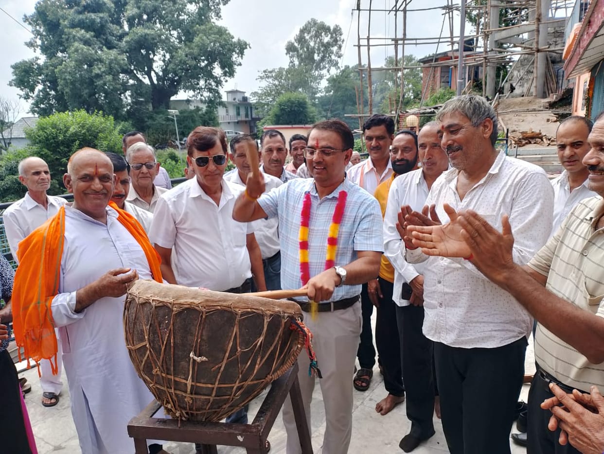 Sair fair begins with flag ceremony and drum beats in Lakhmir Das temple