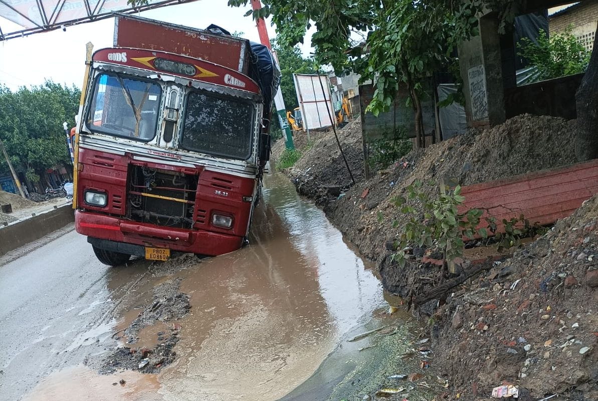 Three days of rain destroyed roads, 350 kilometers of road damaged
