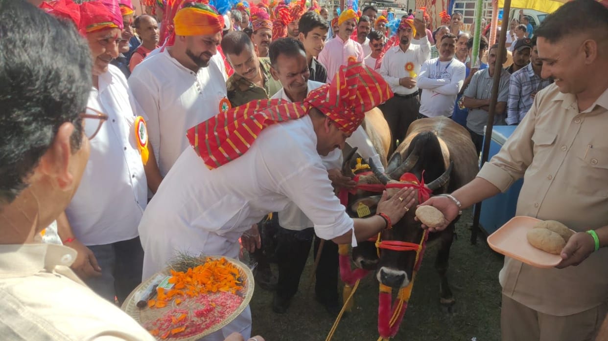 Khyor Nalwad fair started with grand Dev Milan, Jaleb came out with band music