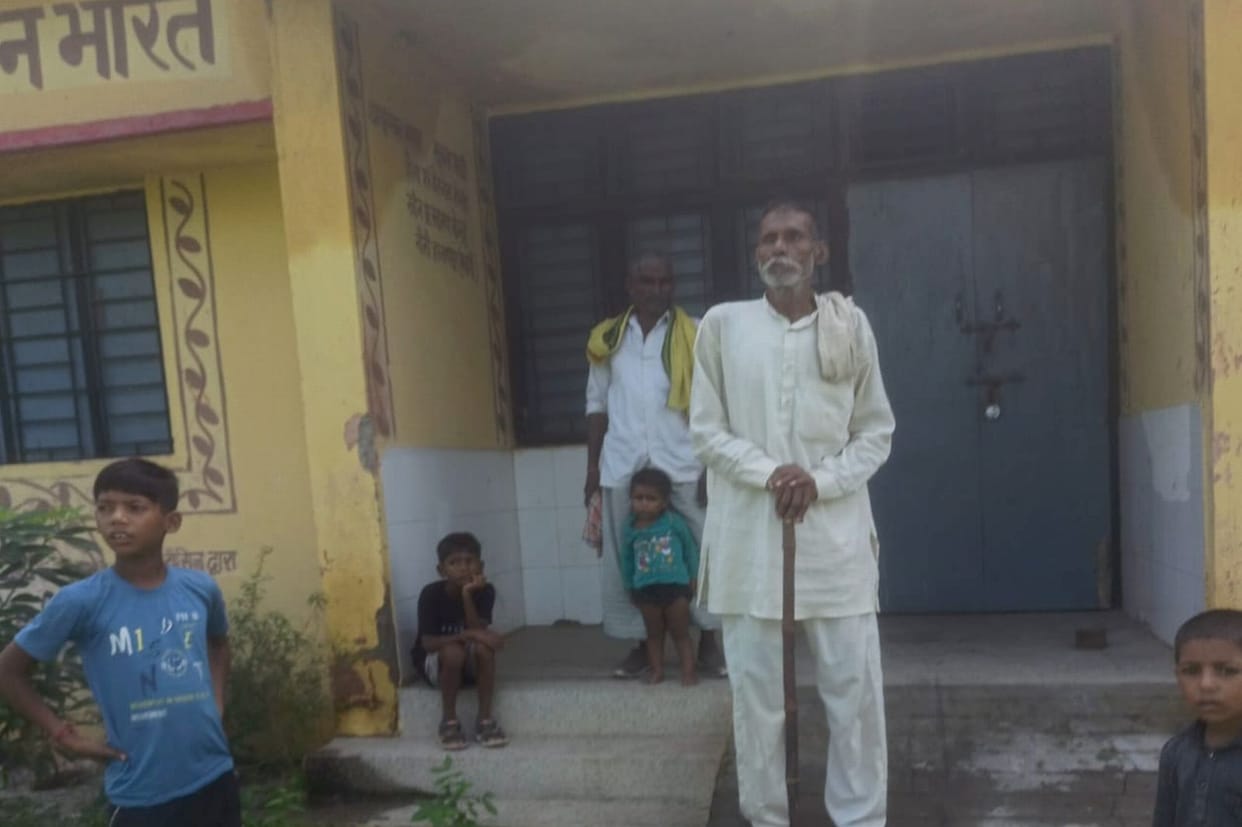 Noorpur Pinoni and Nauli Harnathpur PHC were found closed at 10:45 am