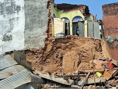 Dilapidated house collapsed on Ram Barat road two days ago