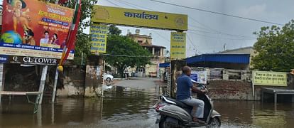 Waterlogging due to rain, people are troubled