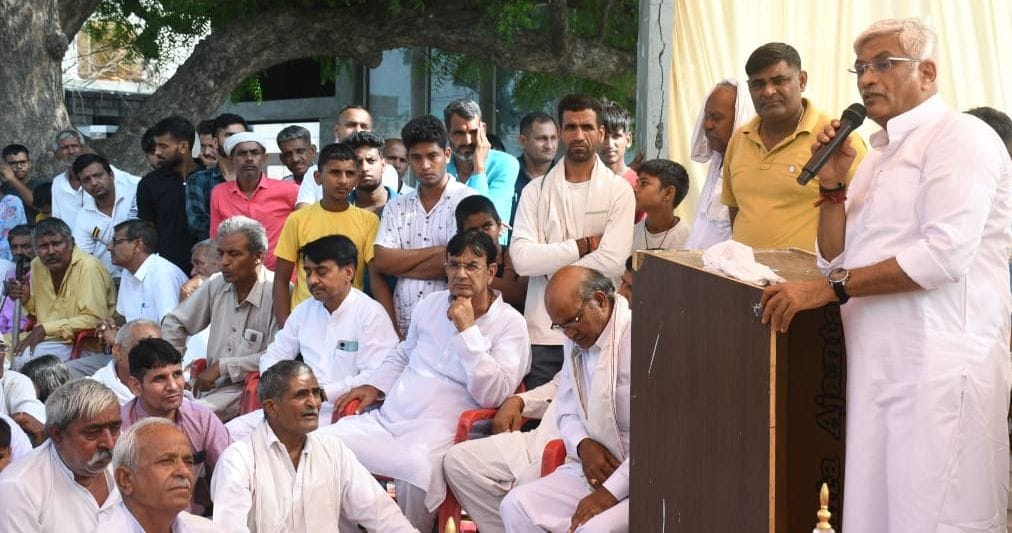 Union Tourism Minister Gajendra Singh Shekhawat reached Tosham area.