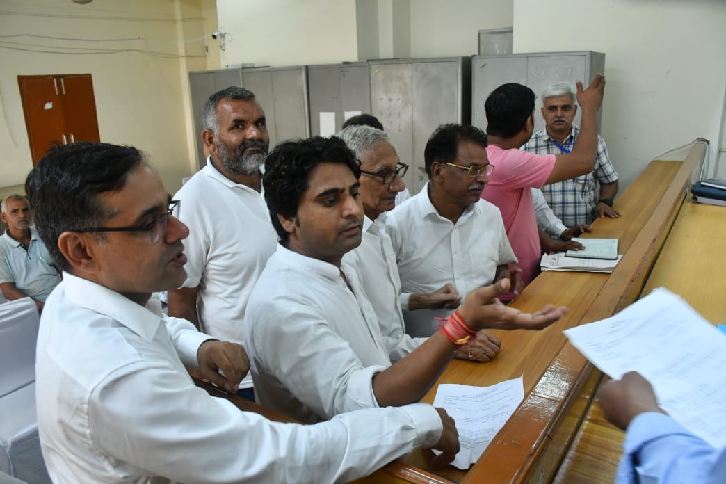 14 candidates face each other in Bahadurgarh, 9 in Badli and 11 in Jhajjar.