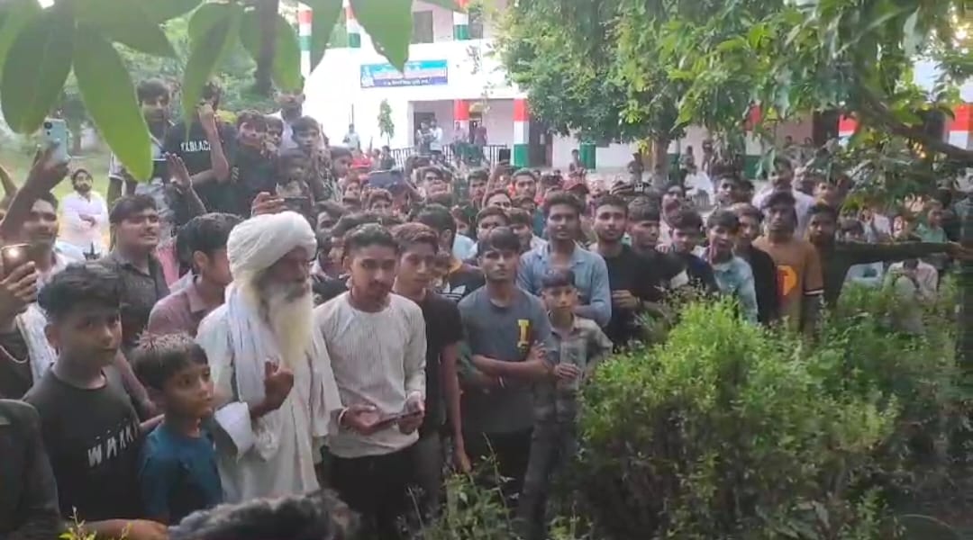 Bundi News: Principal accused of misbehaving with student, angry villagers beat him fiercely
