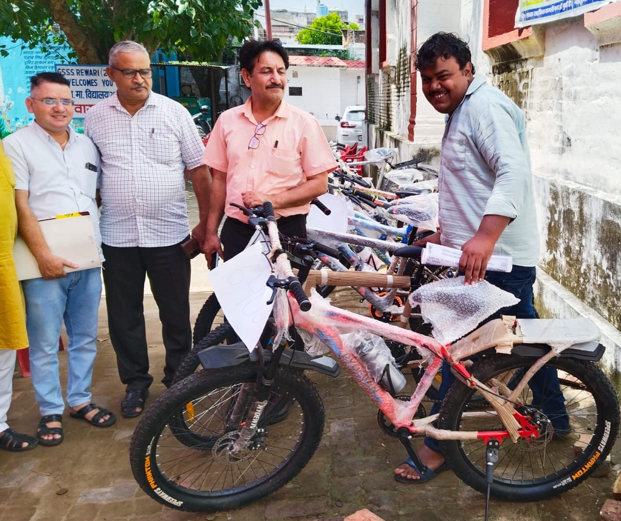 450 students liked bicycles in the education department fair