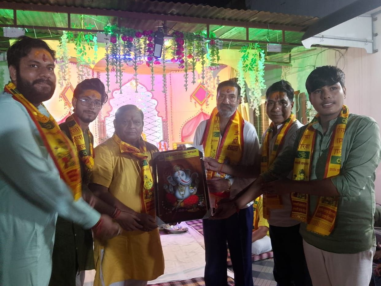 Devotees danced to the bhajans of Baba Shyam in Jagran