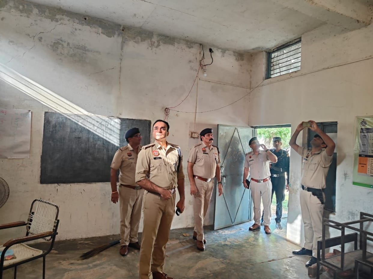 SP inspected the booths and took stock of the security arrangements