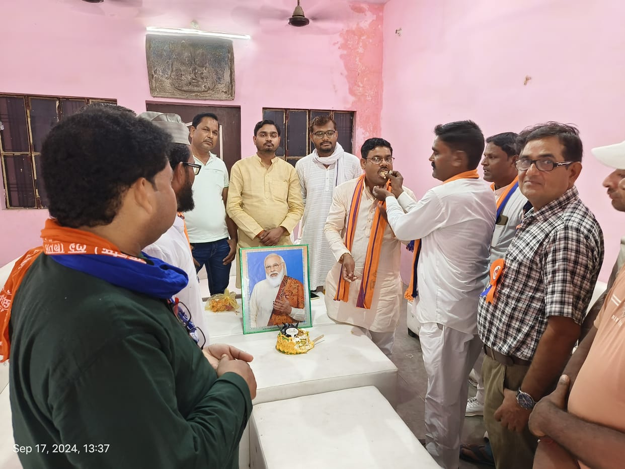Wishing for the long life of the Prime Minister by performing Rudra Abhishek