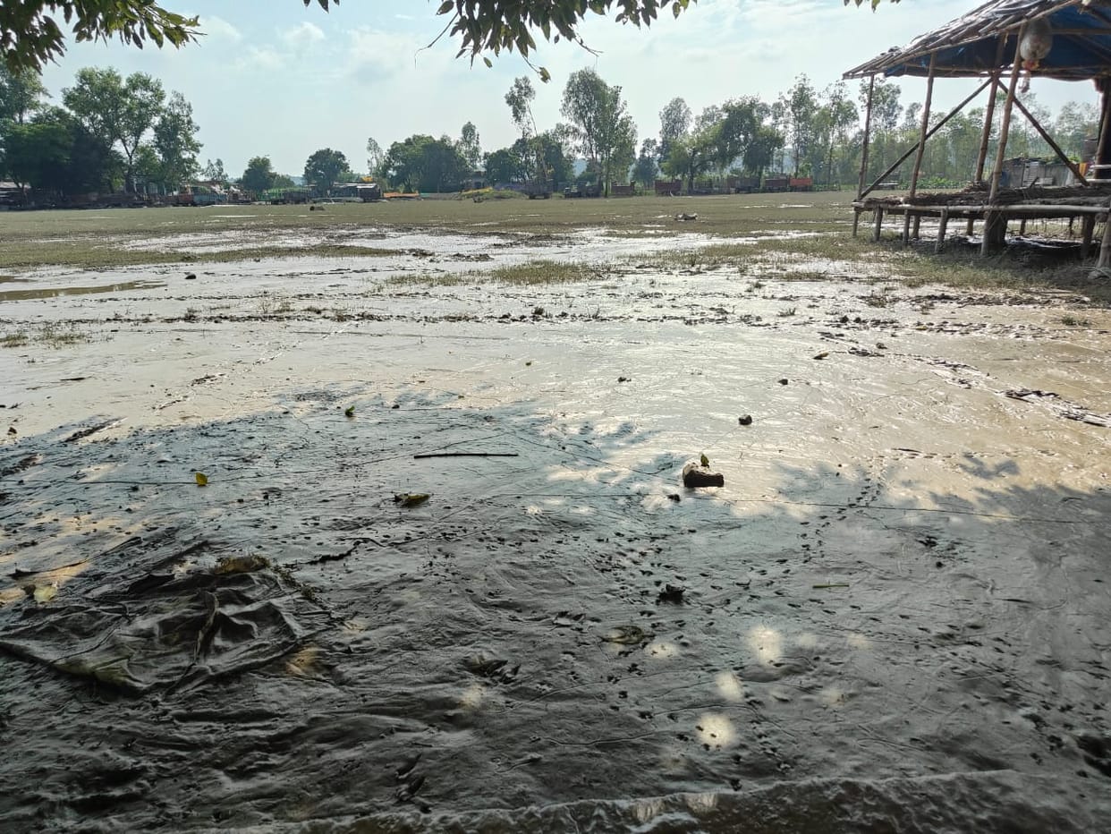 UP: A teacher walking on the banks of Yamuna in Baghpat drowned in the swamp, went inside the mud