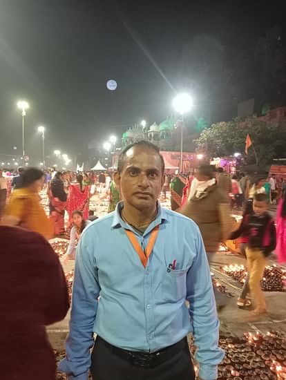 Ujjain News: महाकाल मंदिर के ऐसे सेवक... श्रद्धालुओं का यूपीआई नहीं चला तो खुद ने दे दी दर्शन की राशि Such servants of Mahakal temple When UPI of devotees not work then they themselves gave the money for darshan