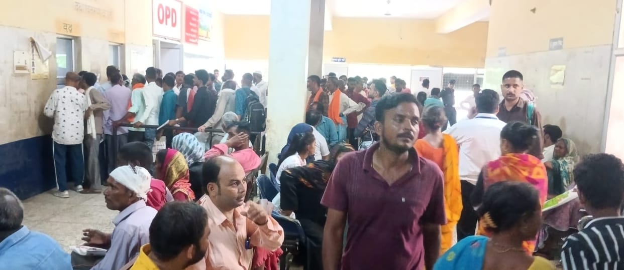 OPD two thousand... fever patients cross three hundred, medicines are available amidst the chaos