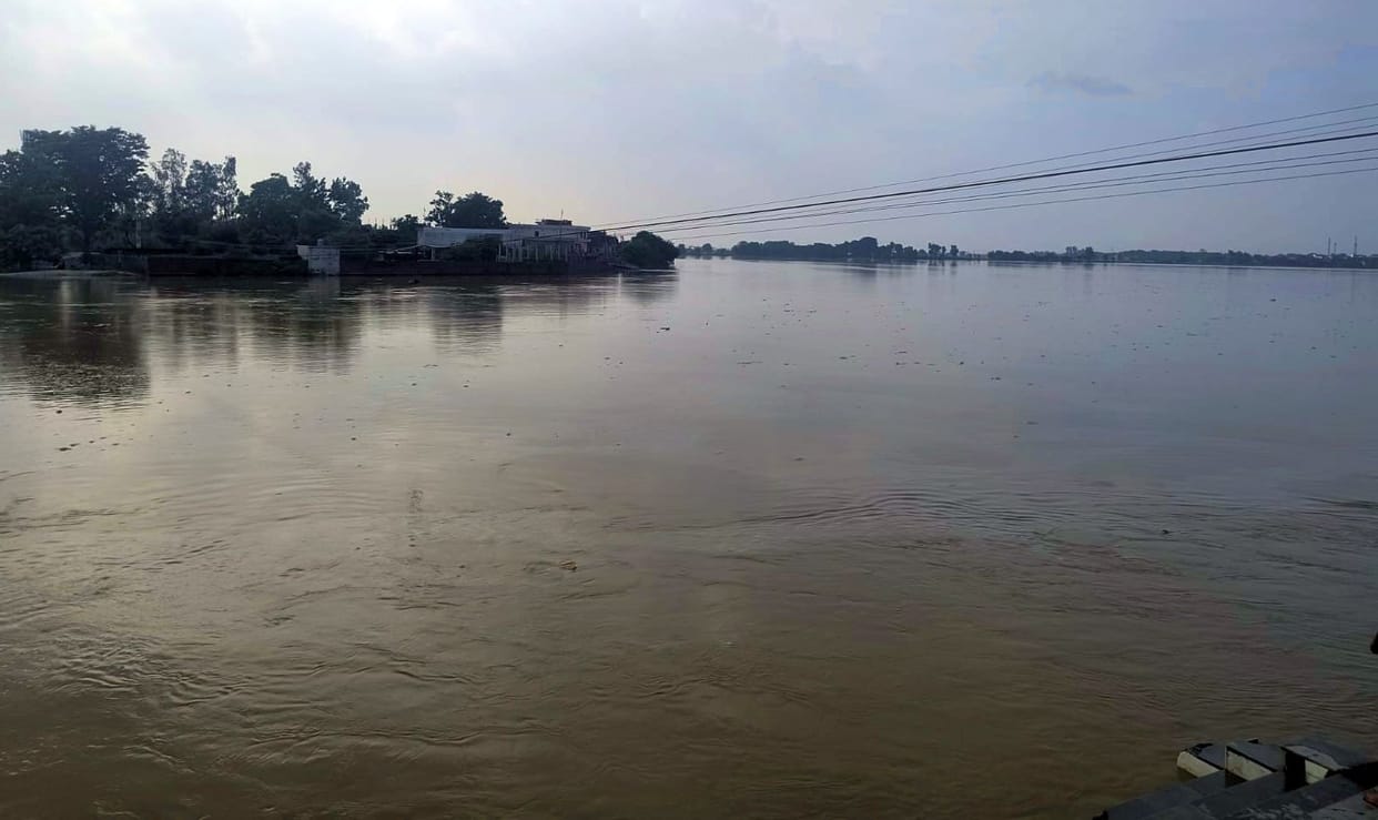 Due to the rising waters in Garra and Khannaut, water reached the coastal areas of the city