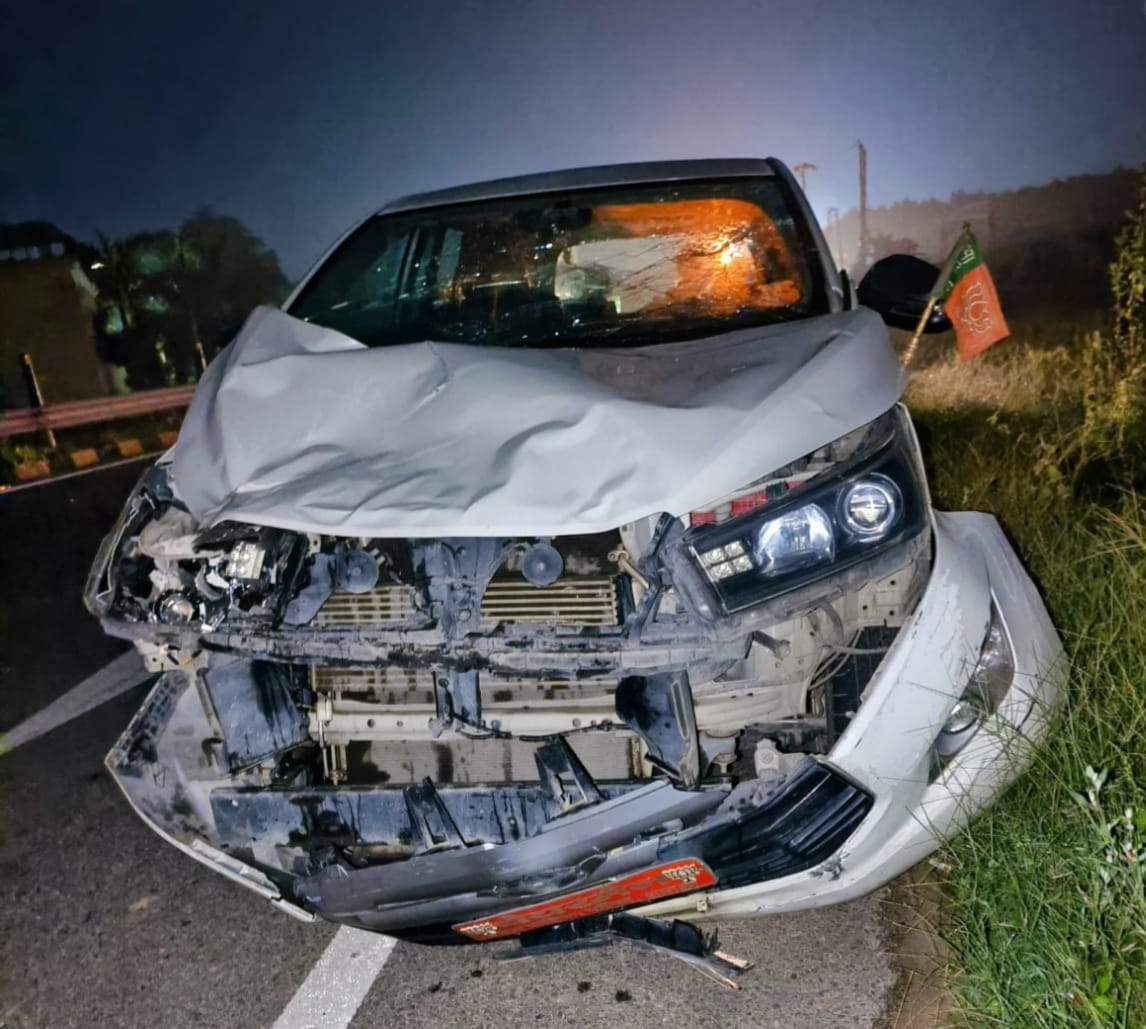 Municipal Chairman along with his family survived the accident on Meerut-Karnal Highway.