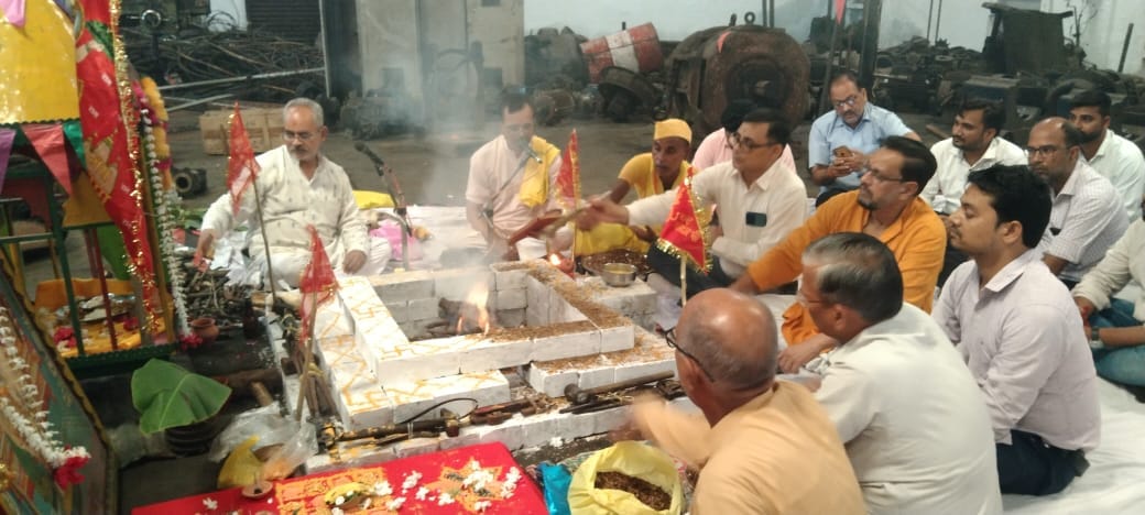 After worshipping the machines, he took blessings from Lord Vishwakarma