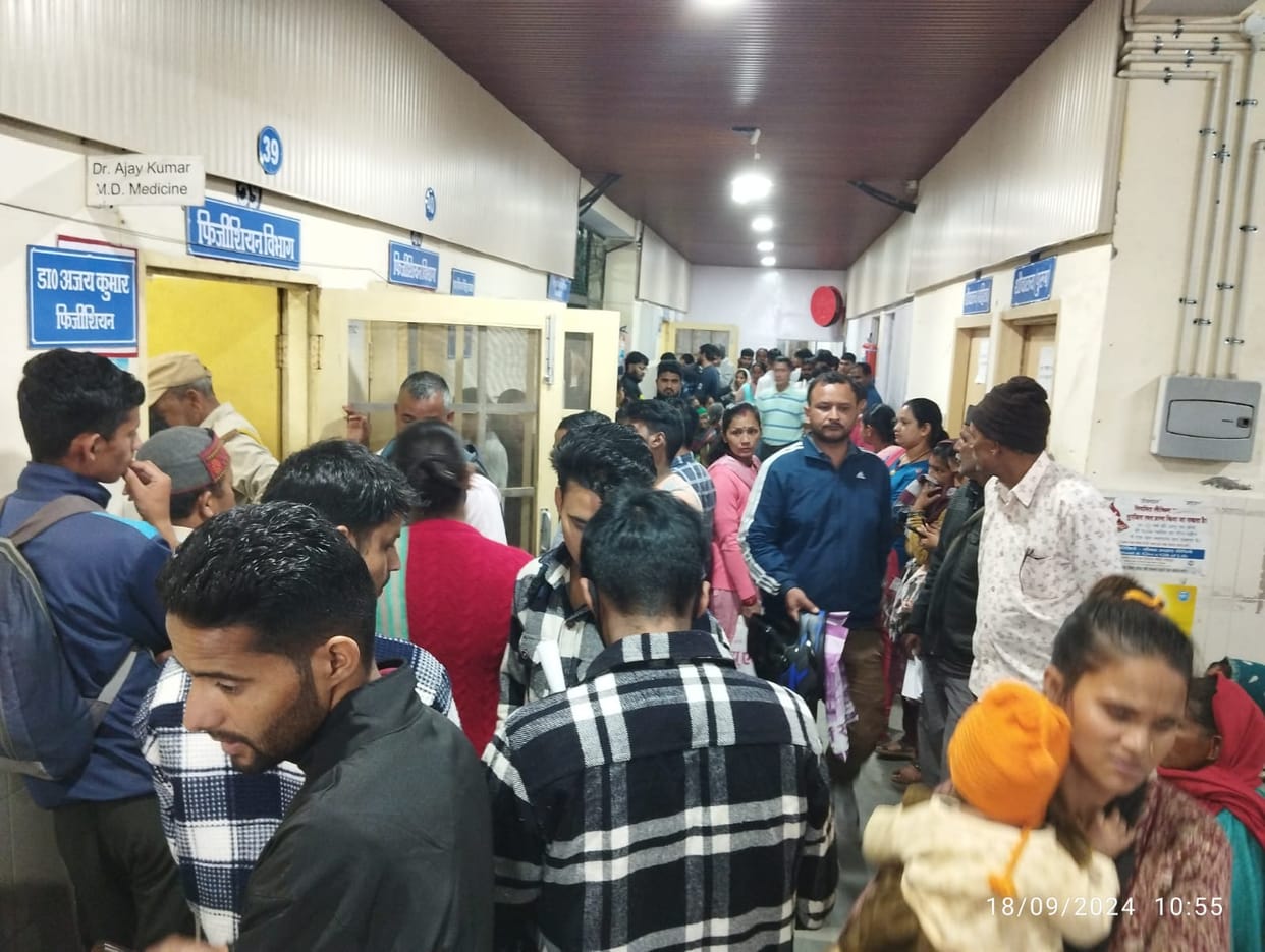 There was a rush of patients in the hospital during the three-day holiday.