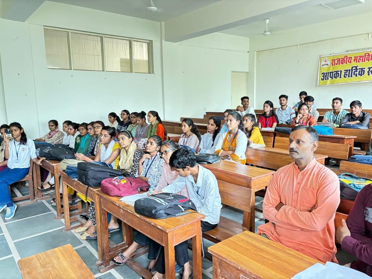 Former scientist from Mumbai explained the intricacies of science to the students