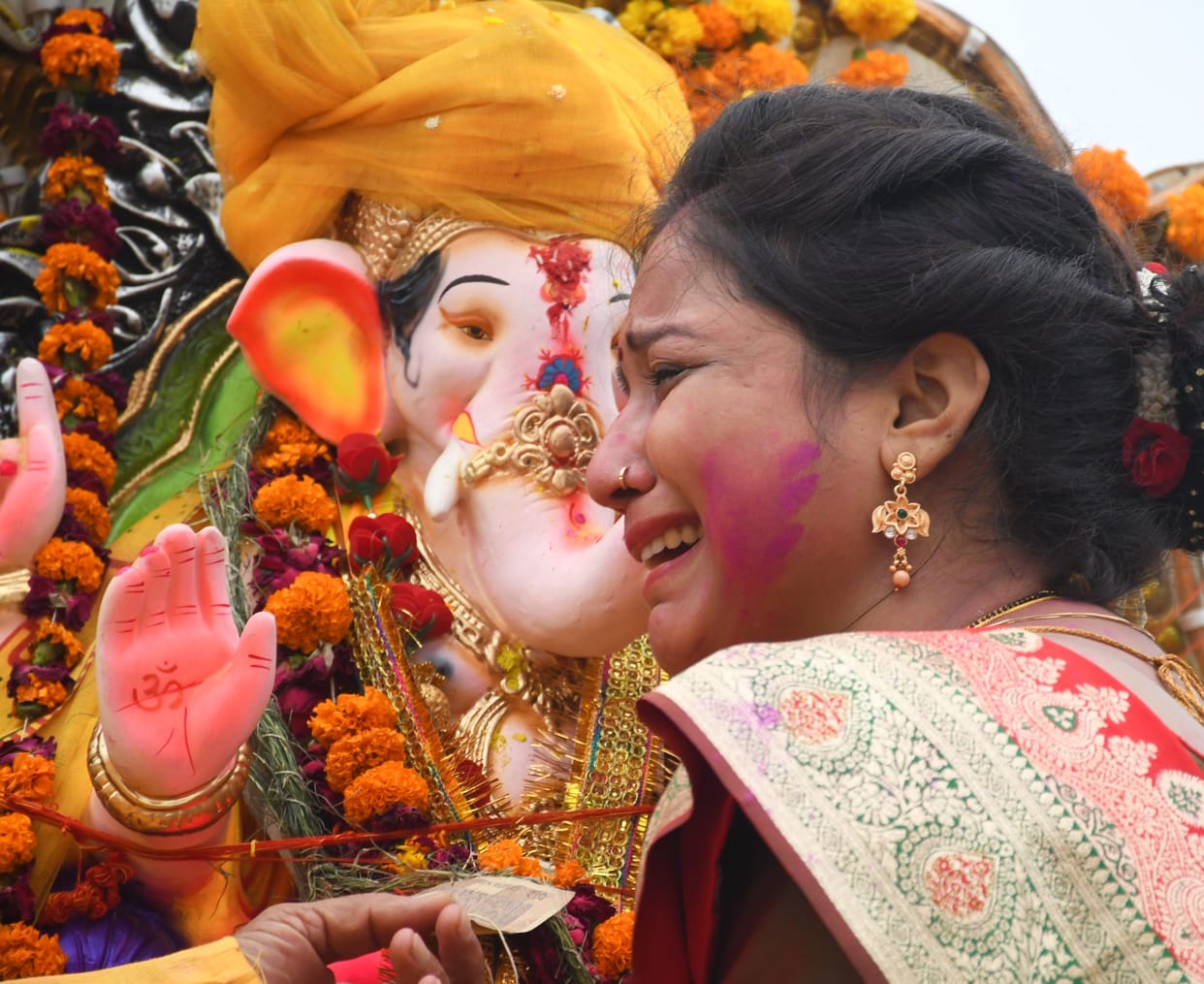 Procession taken out to bid farewell to Ganpati, devotees became emotional