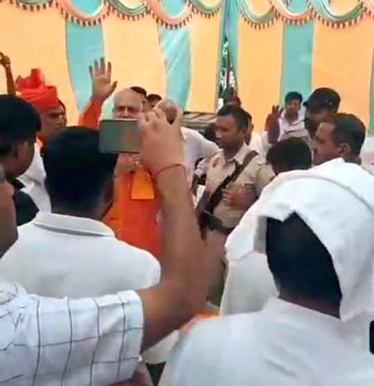Villagers asked BJP candidate Dudaram in Pilimandori village - what did they do during the farmers' movement?
