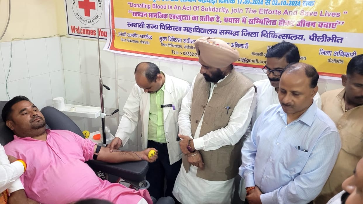 Officials donated blood on the birthday of the Prime Minister