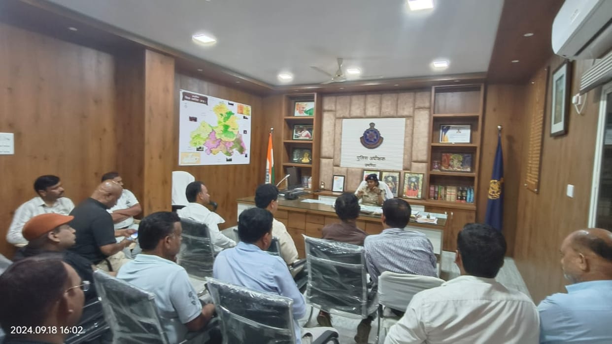 Umaria Journalists of Umaria submitted memorandum regarding Rajgarh journalist murder case