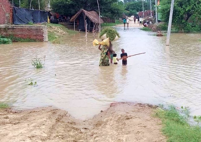 Contact roads of many villages in Jalalabad submerged