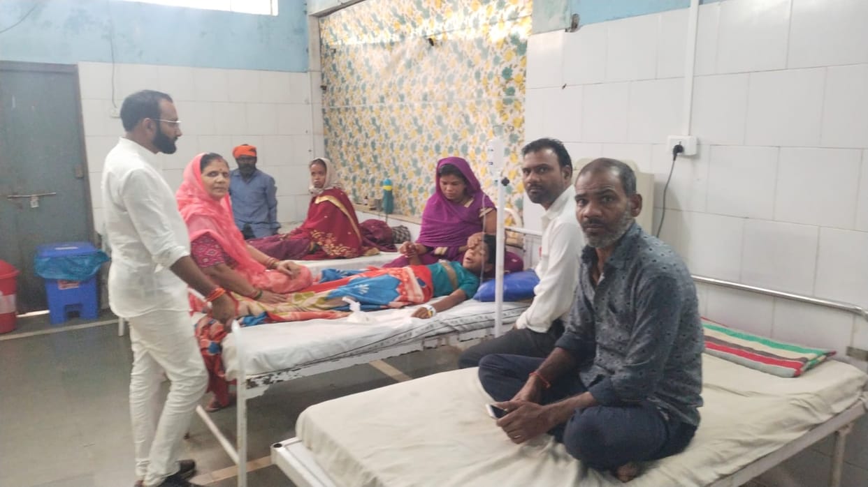 Chhindwara Three people including an innocent child were burnt due to electric current in pole Kumhari Mohalla