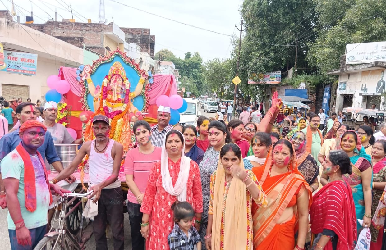 Procession of Vignaharta taken out, idols immersed