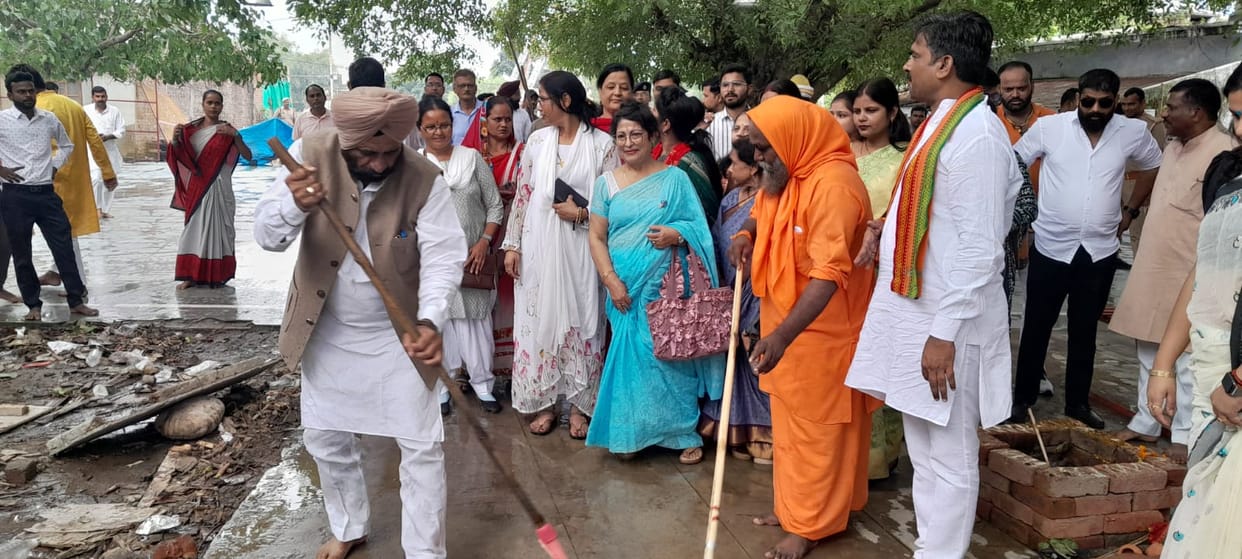 Minister-in-charge flagged off cleanliness rally