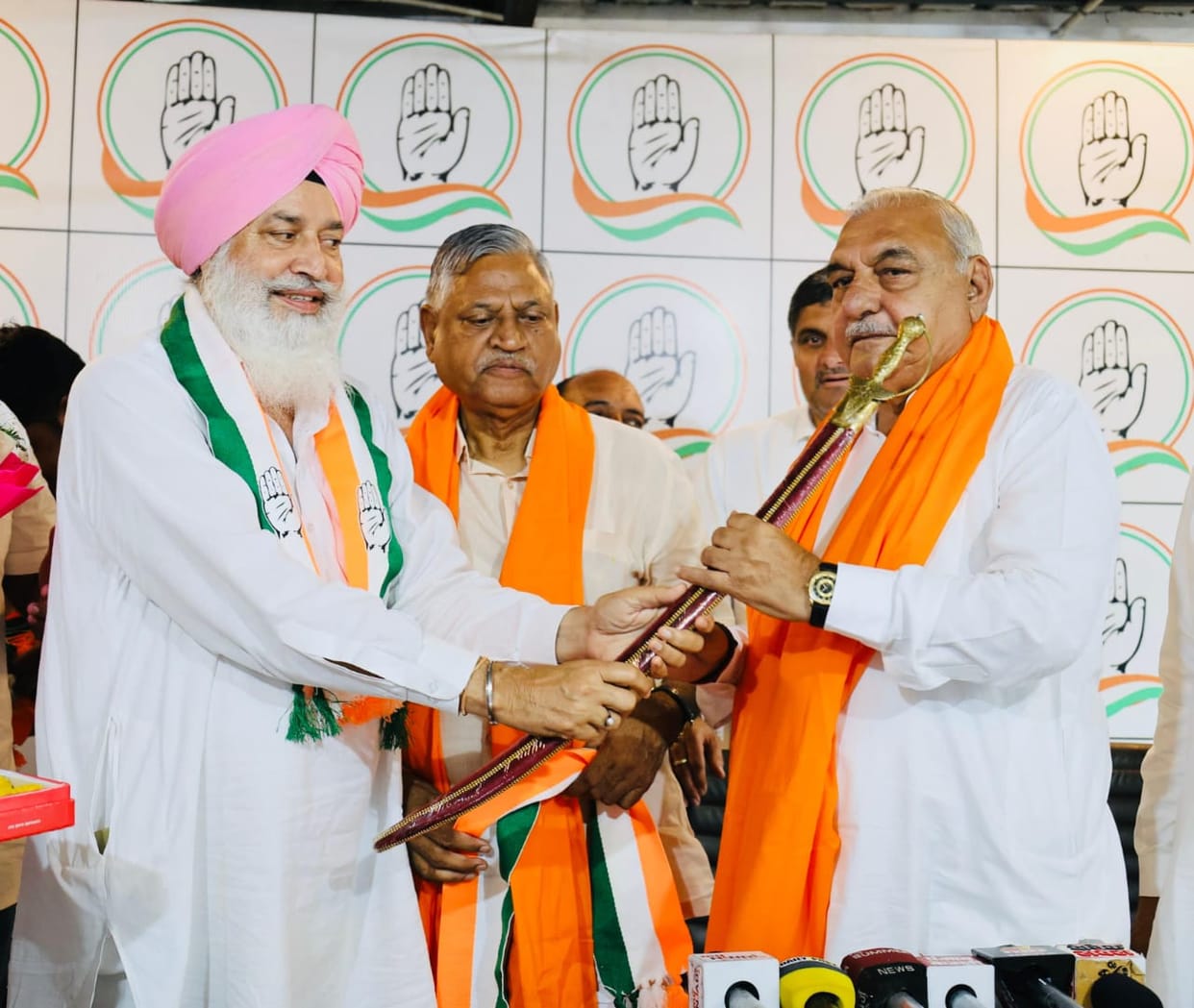 Angered by ticket allotment former MLA Bakshish Virk left BJP and joined Congress
